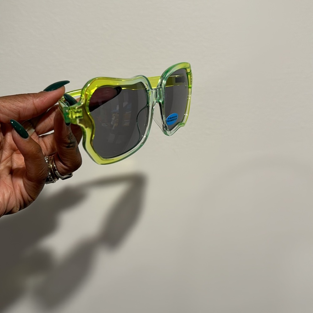 Sunnies - Picture 9 of 10
